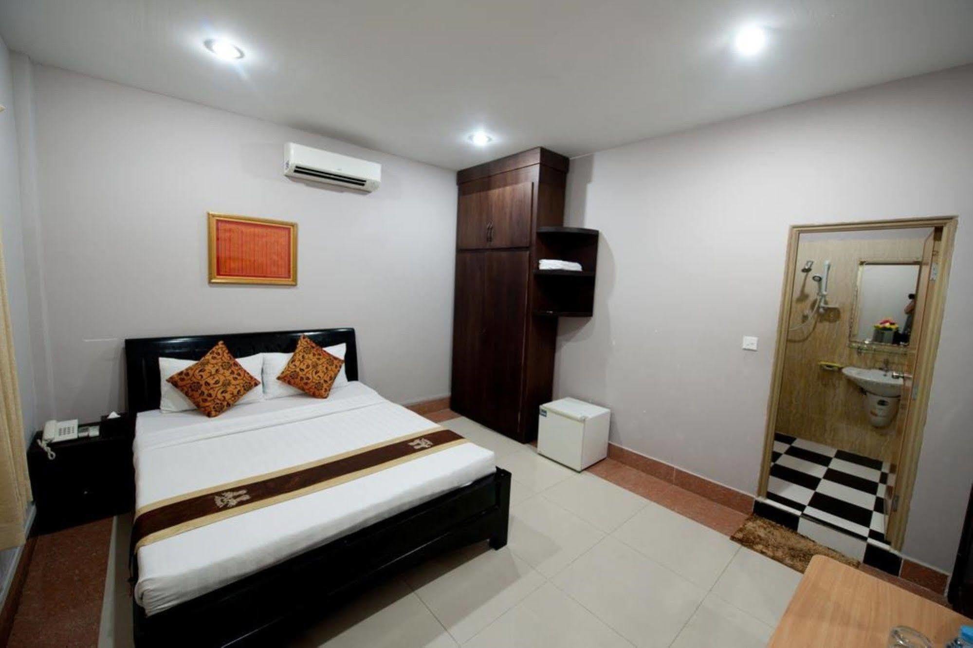 Wei Si Deng Hotel & Restaurant Phnom Penh Dış mekan fotoğraf